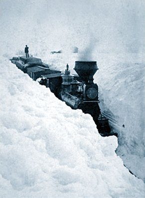 train_stuck_in_snow-6182034